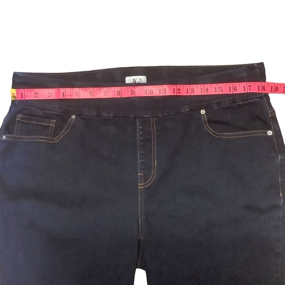 DC SAVVY CROPPED DARK WASH PULL-UP JEANS/ Size 18P - Picture 6 of 8